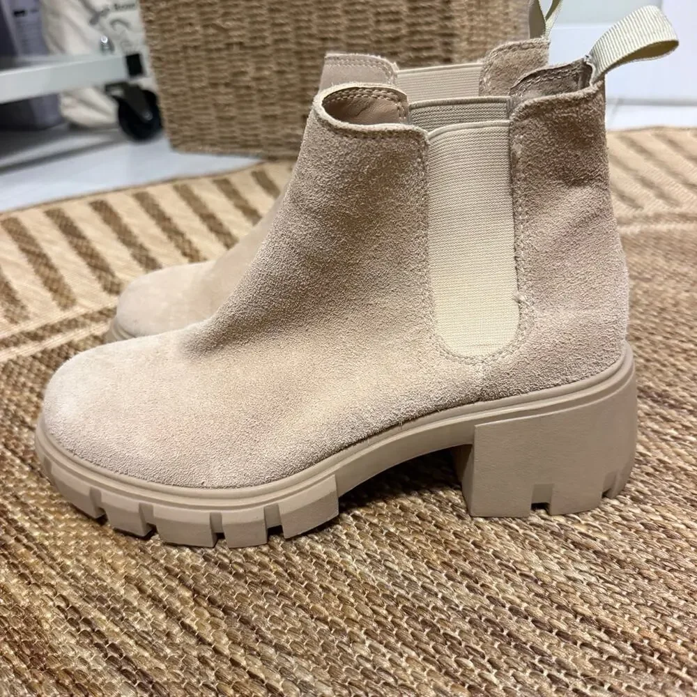 Beige Suede Chelsea Boots with ChunkyBeige Suede Chelsea Boots with Chunky Soles